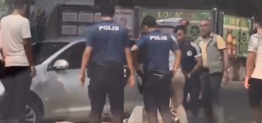 Cadde Parkta Araç Orta Refüje Takıldı Akşam saatlerinde Güres Caddesi ile Cadde Parkın kesiştiği noktada kontrolden