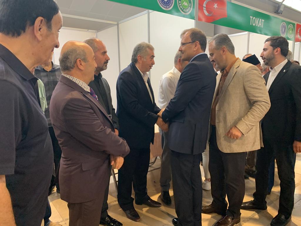 Bursa Büyükşehir Belediye Başkanı Alinur Aktaş Siirt Derneğini Ziyaret Etti Bursa Büyükşehir Belediye Başkanı Alinur Aktaş, eski devlet bakanı Hakan