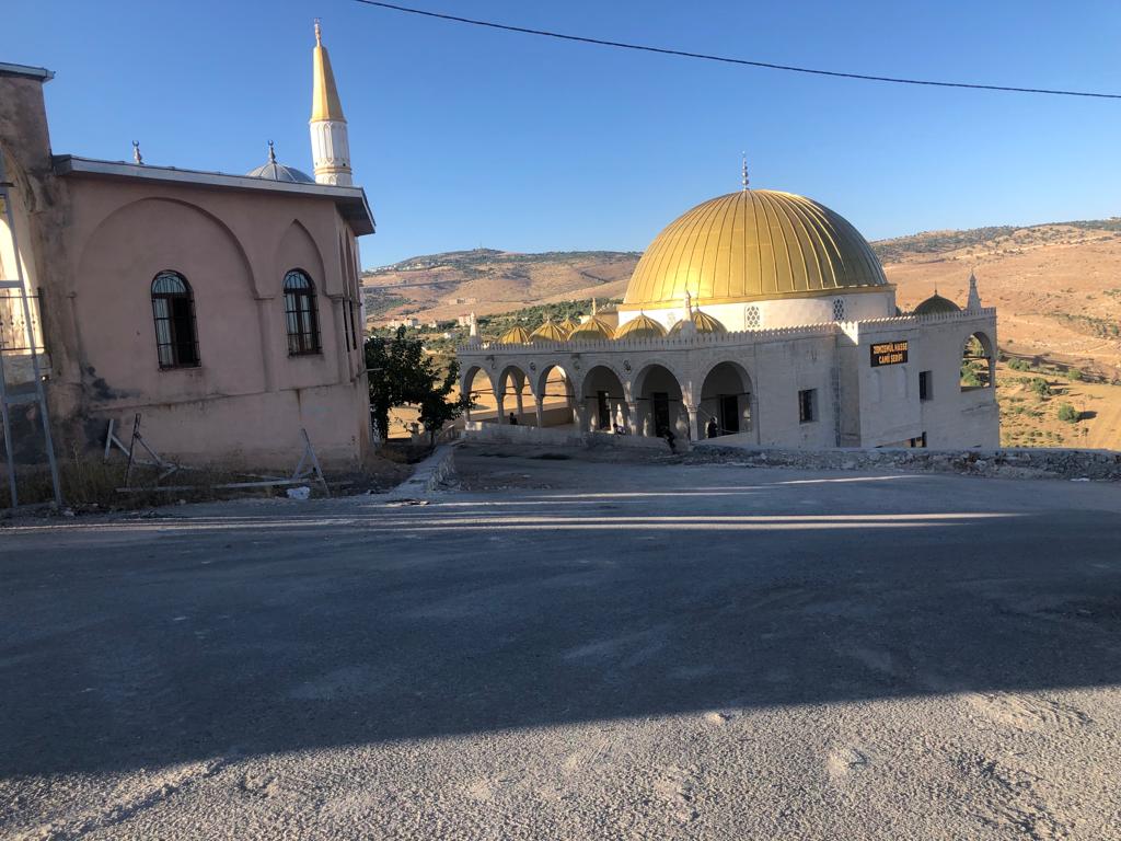 Hasya Hatun Külliyesi Camisi Tamamlanma Aşamasında Tillo’da büyük evliya Hasya Hatun ibadethanesinin yanında yaptırılan cami tamamlanma