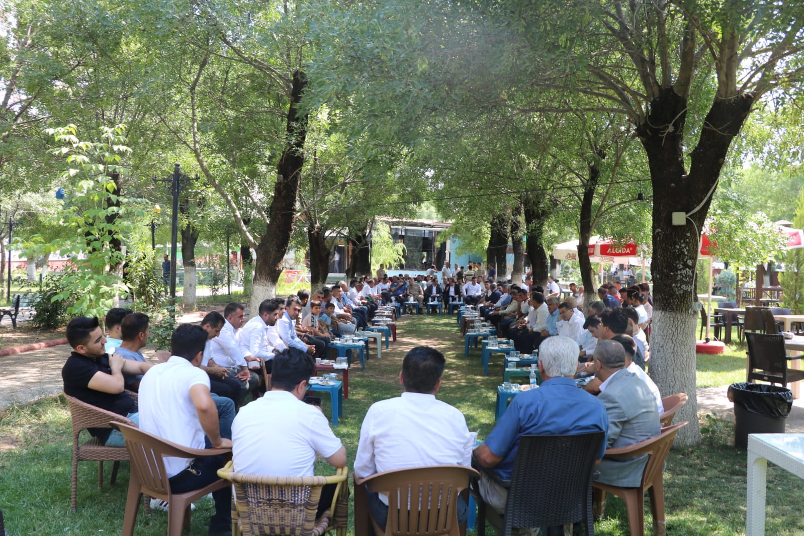 Kurtalan’da Bayramlaşma Programına Yoğun Katılım Kurtalan ilçesinde bayramlaşma Ahmede-Hane Parkında yapıldı. Kaymakam/Belediye Başkan V Çağlar