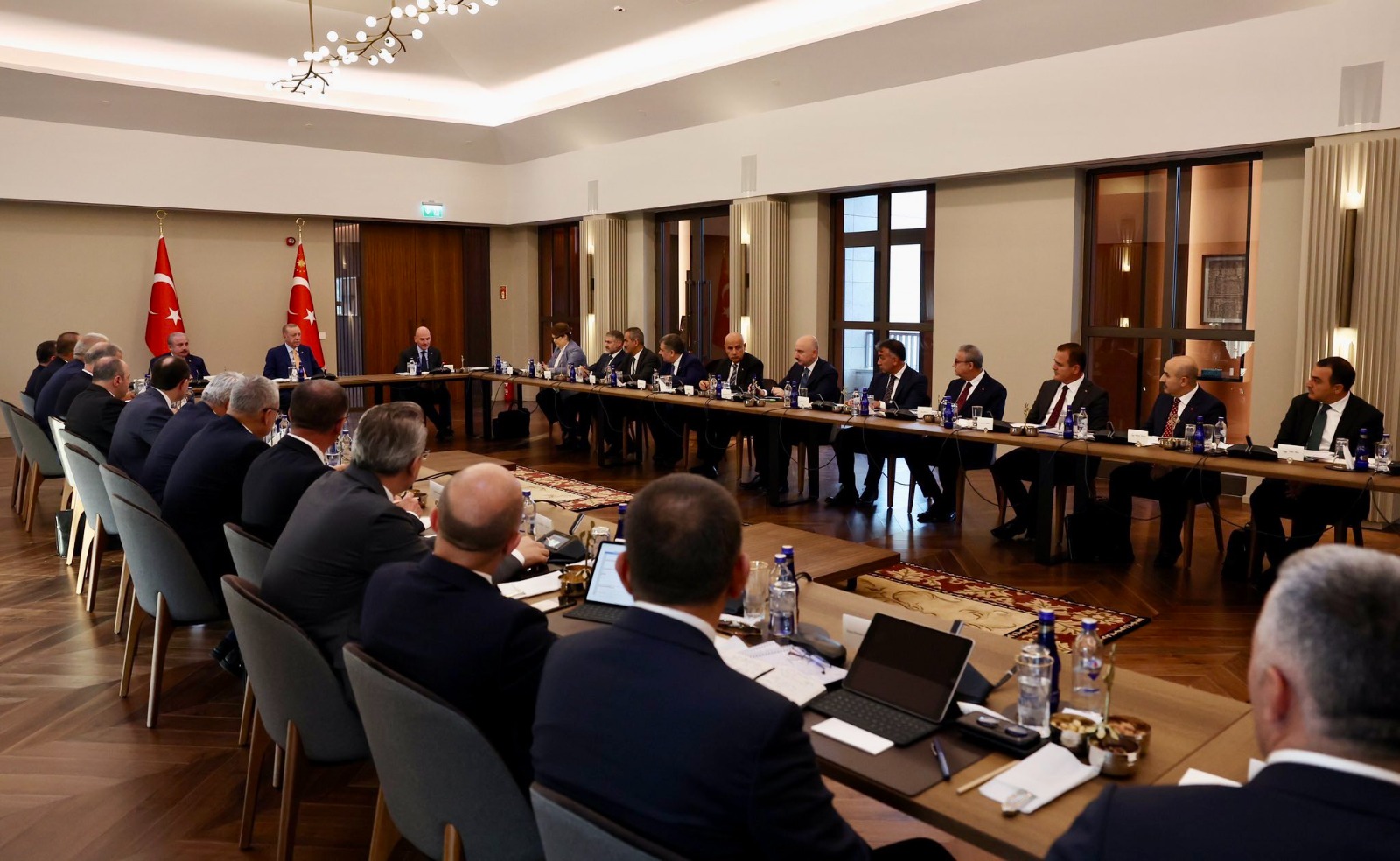 Cumhurbaşkanı Erdoğan Ahlat’ta bölge valileriyle bir araya geldi