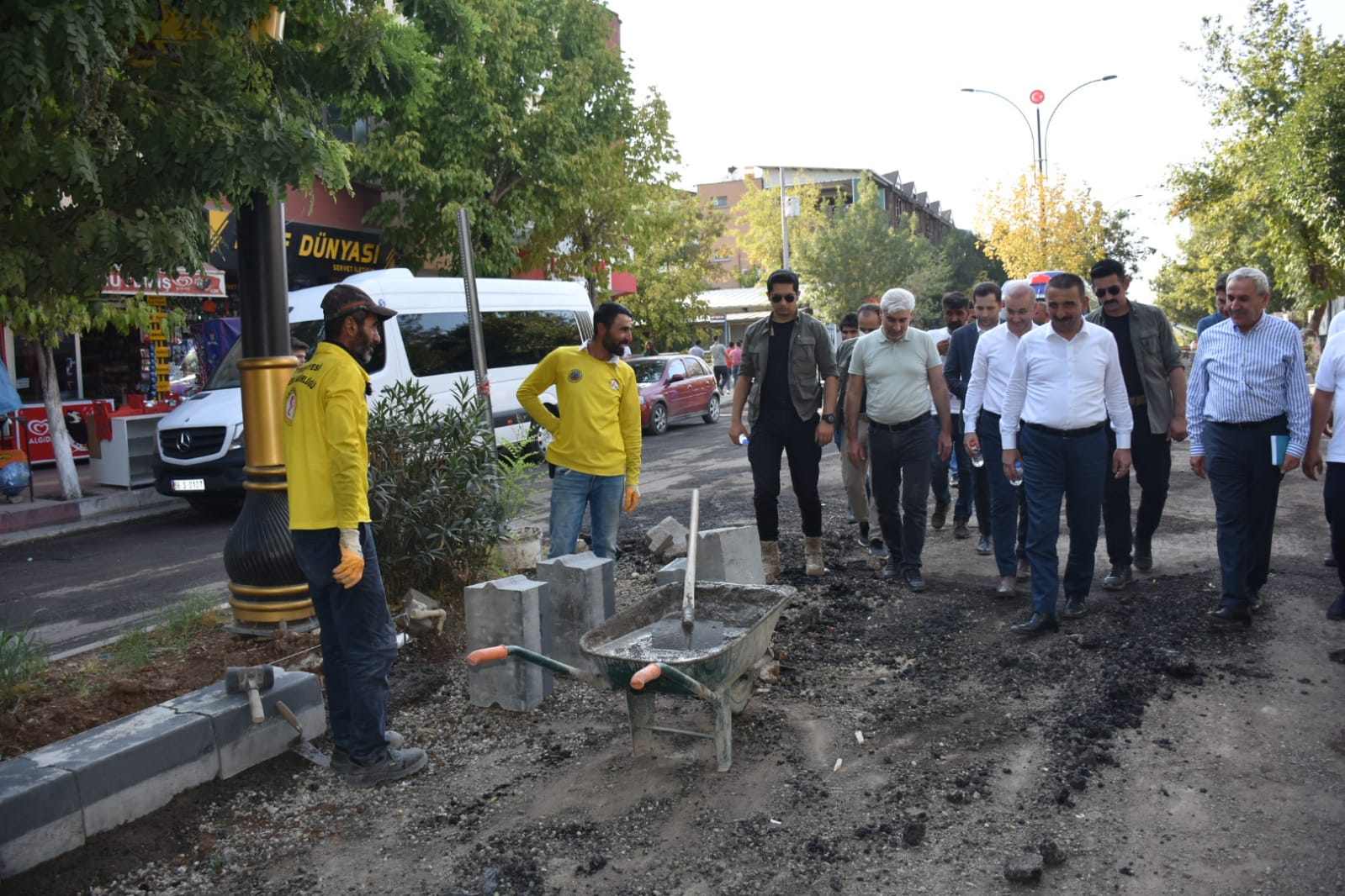 Siirt Valisi ve Belediye Başkan Vekili Osman Hacıbektaşoğlu, Asfalt Çalışmalarını Yerinde İnceledi