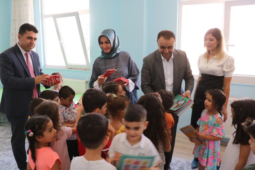 Siirt’in Kurtalan İlçesinde İlköğretim Haftası Etkinlikleri Kapsamında Kaymakam Tekin Ana Okulunu Ziyaret Etti