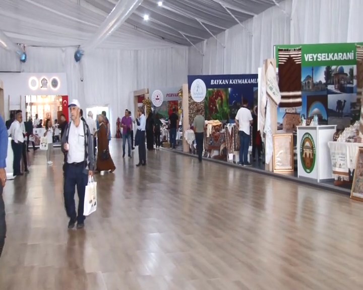 İstanbul Yenikapı’da 8. Geleneksel Siirt Tanıtım Günleri Başladı Genel Merkezi İstanbul da bulunan Siirtliler Eğitim Kültür ve Yardımlaşma