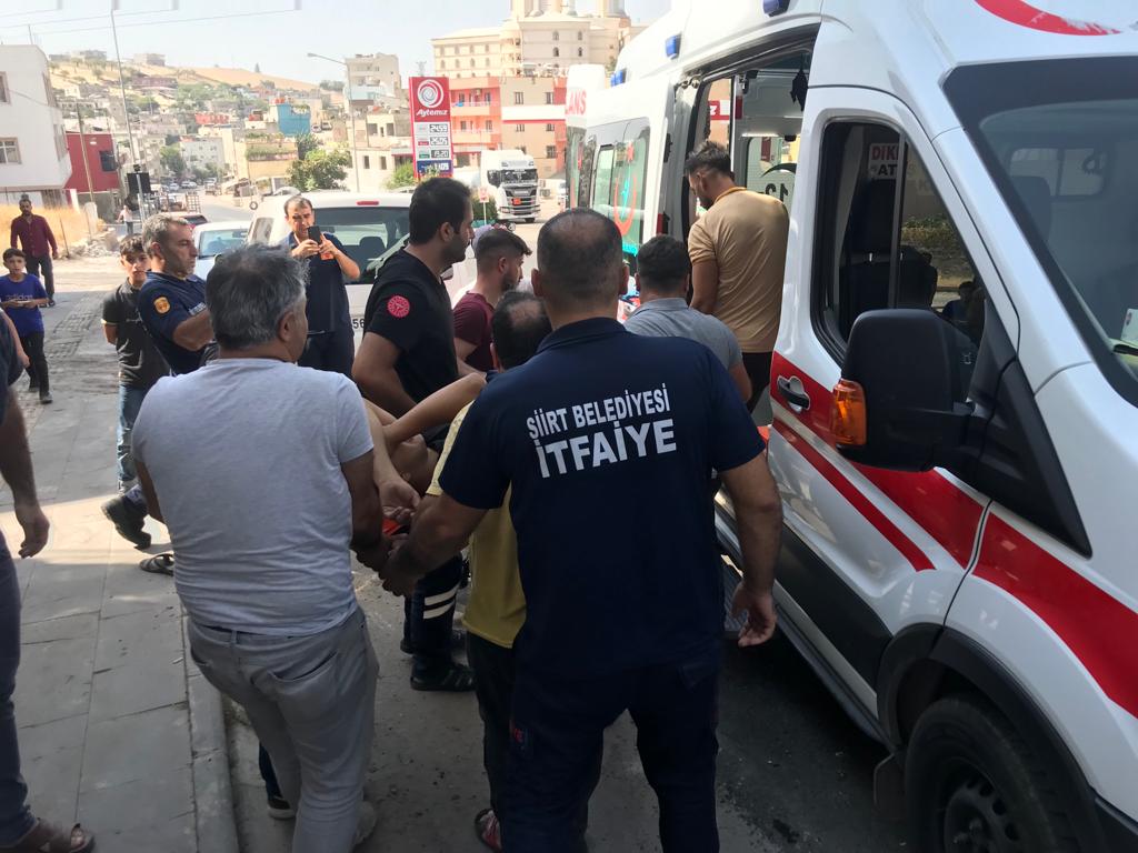 Siirt’in Aydınlar caddesinde kaldırıma çarpan motosikletin sürücüsü yaralandı