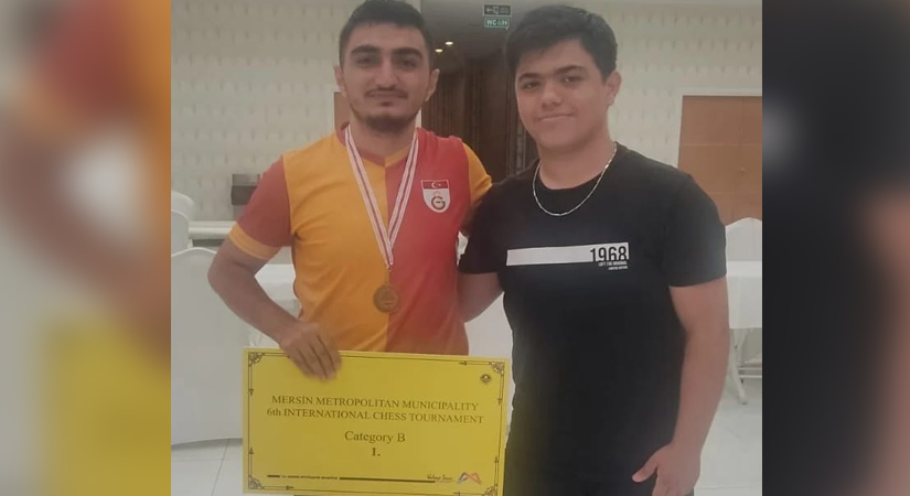 10 Ülkeden 246 Sporcunun Katıldığı Turnuvada Siirtli Hemşerimiz Birinci Oldu Türkiye Satranç Federasyonu ile Mersin Büyük Şehir Belediyesinin işbirliği ile