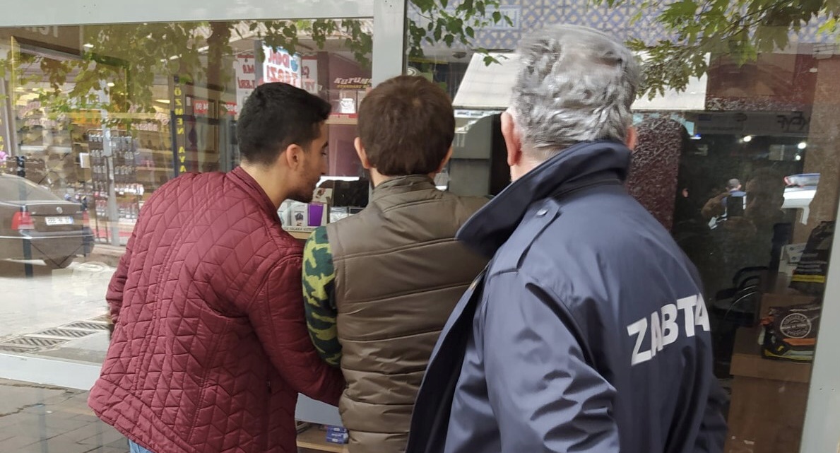 Siirt’te Ruhsatsız İki İş Yeri Mühürlendi Siirt Belediyesi Ruhsat ve Denetim Müdürlüğü, Zabıta Müdürlüğü ve Emniyet