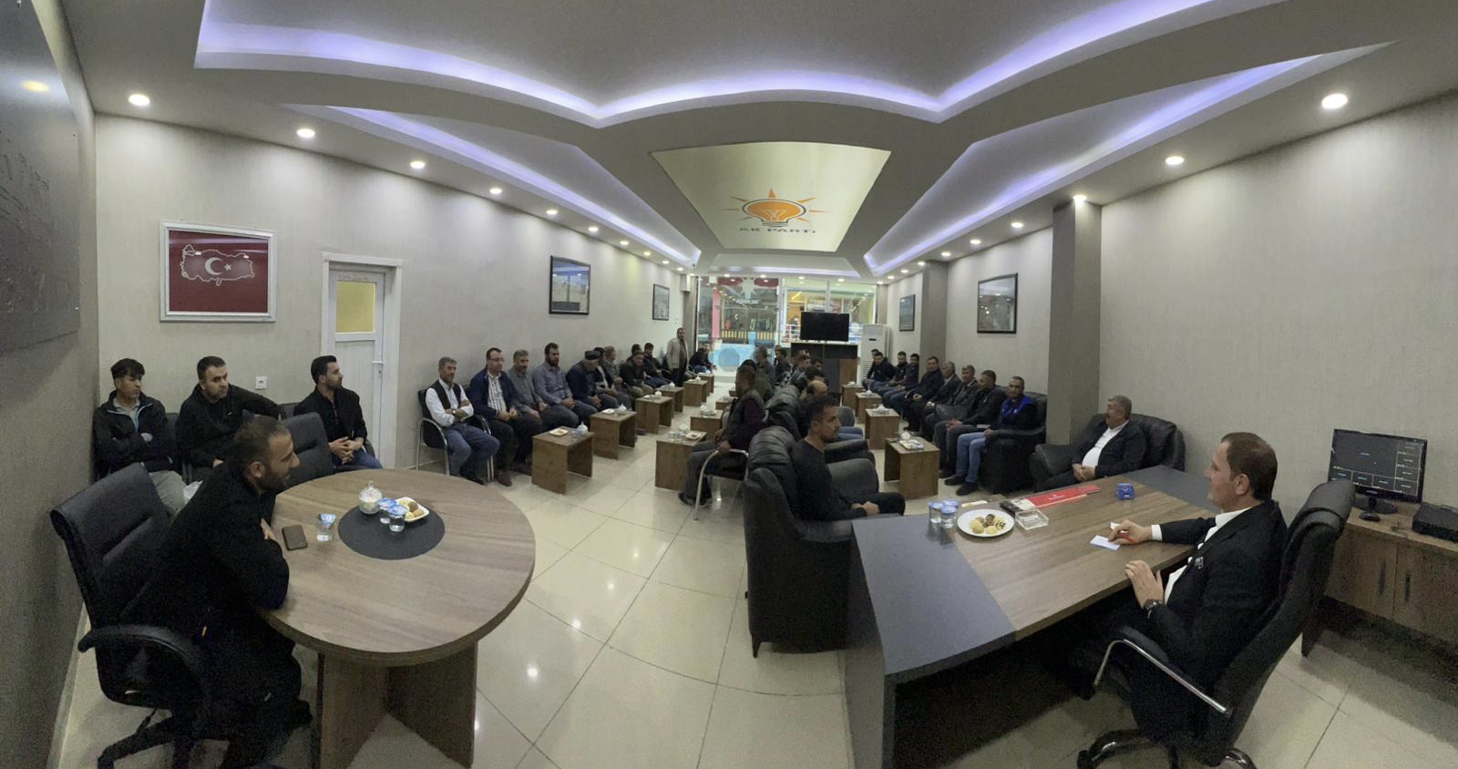 Pervari Belediye Başkanı Tayyar Özcan Personelin Sorun ve Taleplerini Dinledi Siirt’in Pervari ilçesi belediye Başkanı Tayyar Özcan düzenlediği toplantıda kurum