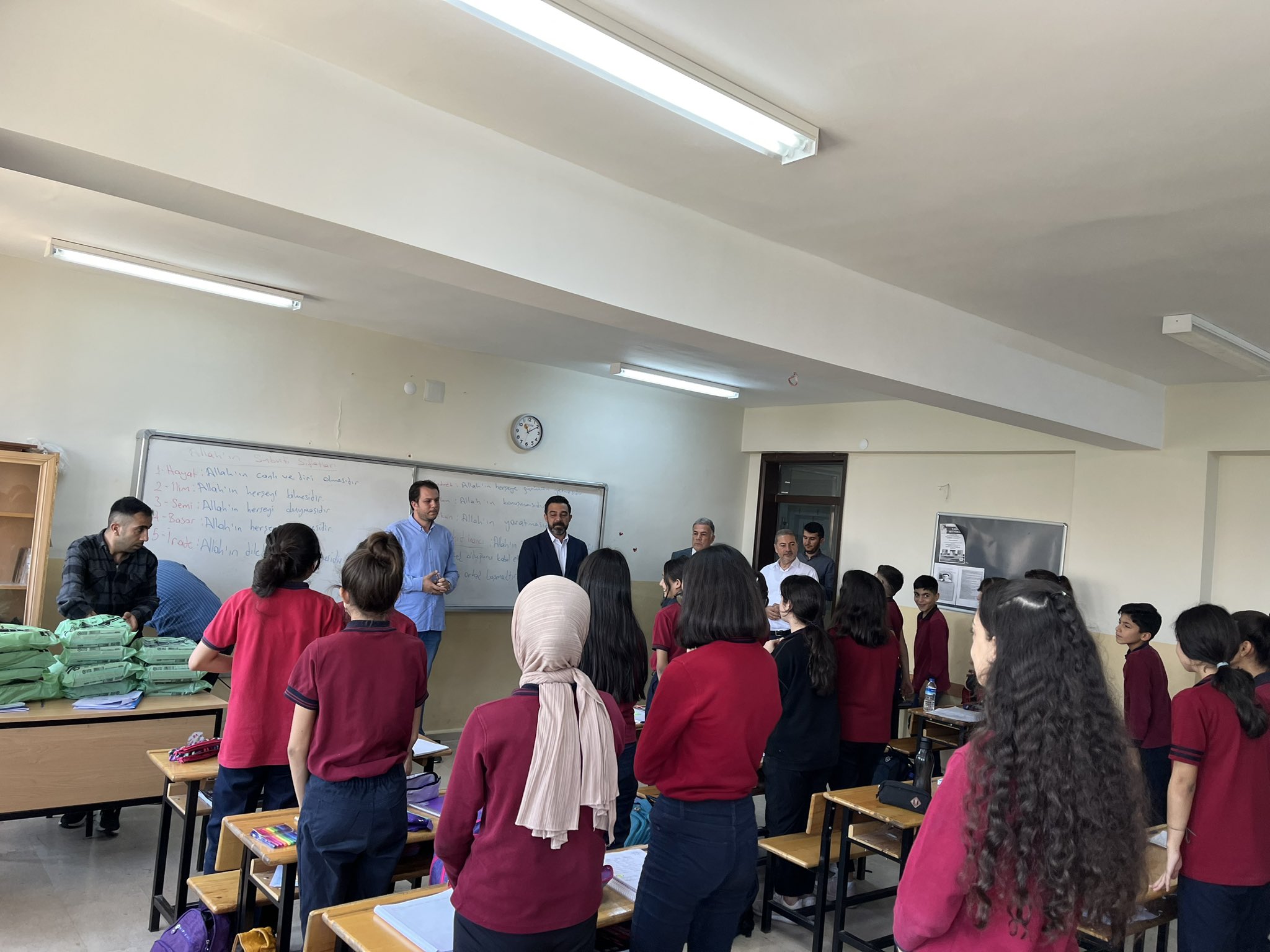 Ak Parti Siirt il Başkanı Av Ekrem Olgaçtan eğitime destek.