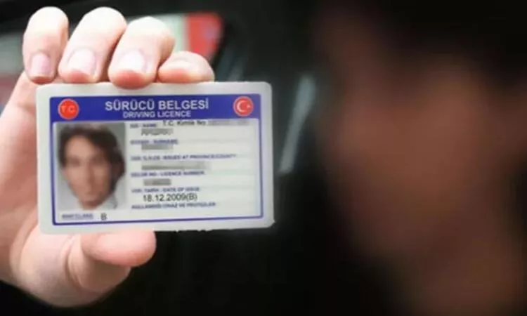 Sürücüler dikkat! O süre uzatıldı Eski tip sürücü belgelerinin değiştirilmesi için tanınan süre uzatıldı. Daha