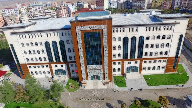 Siirt Valiliğinden yapılan yazılı açıklamada şöyle denildi, “Yüzyılın sosyal konut