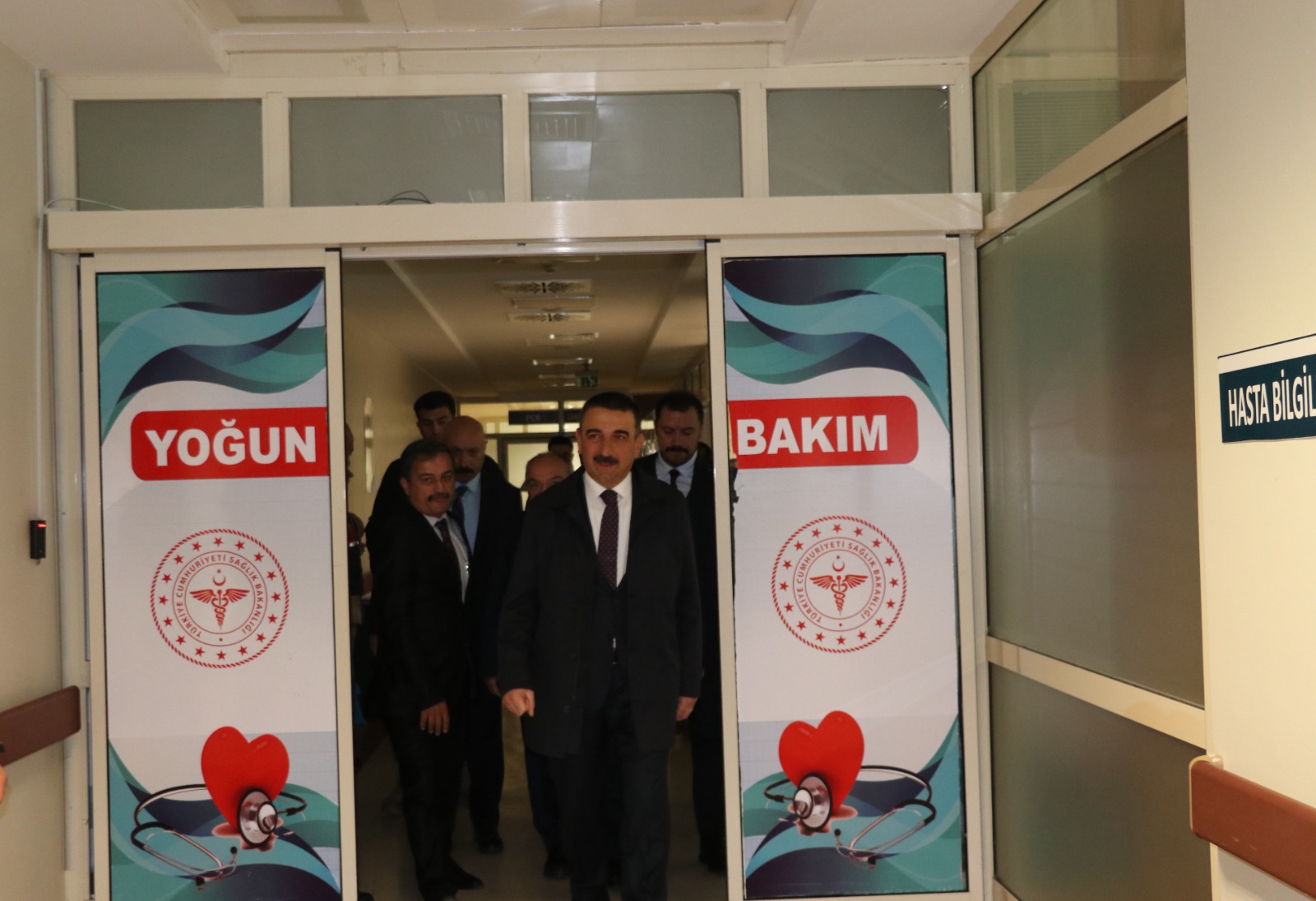 Siirt Valisi Hacıbektaşoğlu Ateşli Silah Kazası Sonucu Yaralanan Askeri Hastanede Ziyaret Etti