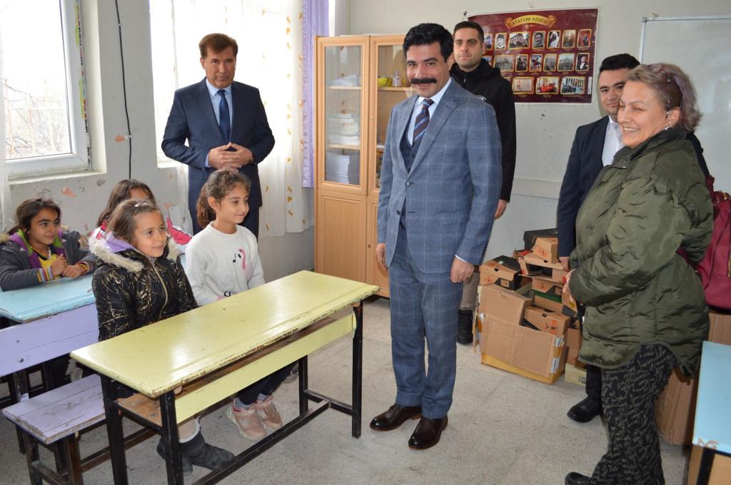 Baykan Kaymakamı Emin Bağlı ve Atabağı Belde Belediye Başkanı Tayyar Lale’den Okullara Ziyaret