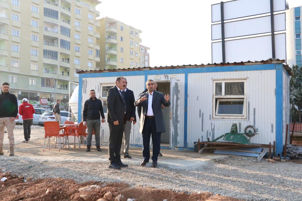 Kurtalan ilçesinde yapılacak olan gençlik merkezi inşaatı hızlı bir şekilde