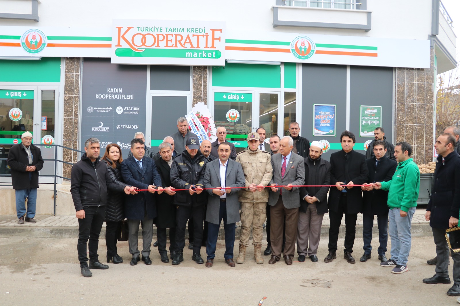 Siirt’in Kurtalan İlçesinde Tarım Kredi Kooperatifleri Mağazası Açıldı