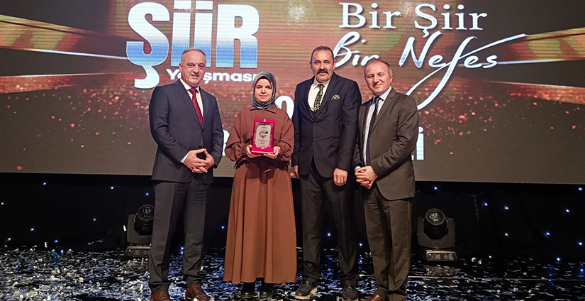 Siirtli öğrenci Şiir Yarışmasında Türkiye ikincisi oldu