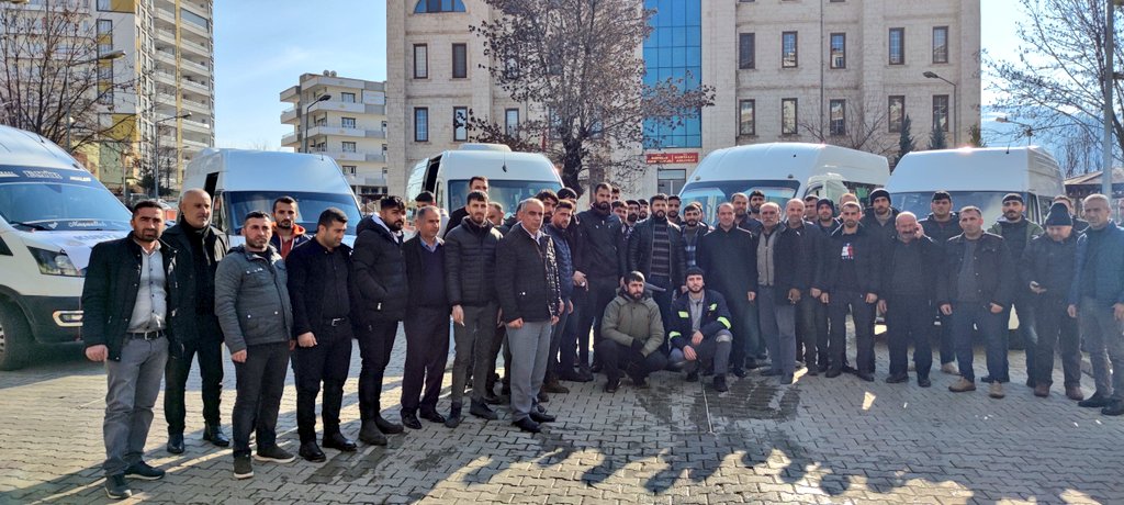 Depremden etkilenen vatandaşlara yardımcı