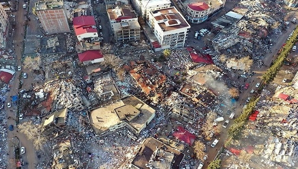 Siirt Defterdarlığından 20 Kişilik Ekip Deprem Bölgesinde Yaraları Sarıyor
