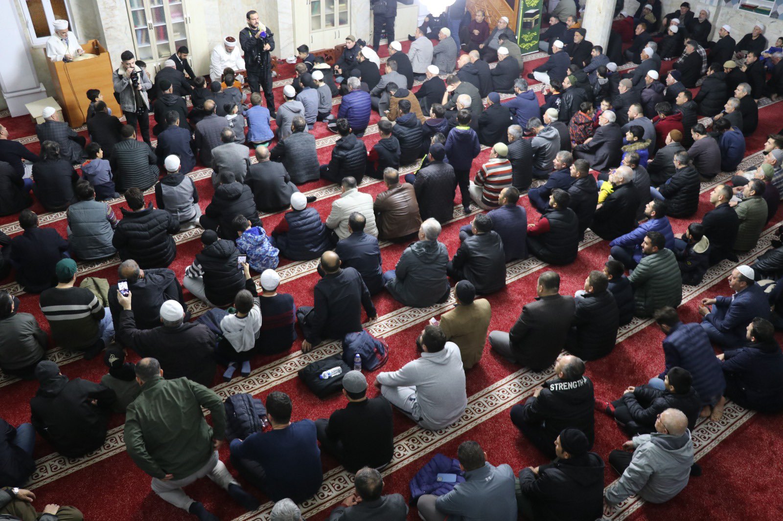 MÜMİNLER ÖNÜMÜZDEKİ YILIN İMAN SAĞLIK VE HUZUR İÇİNDE GEÇMESİ İÇİN