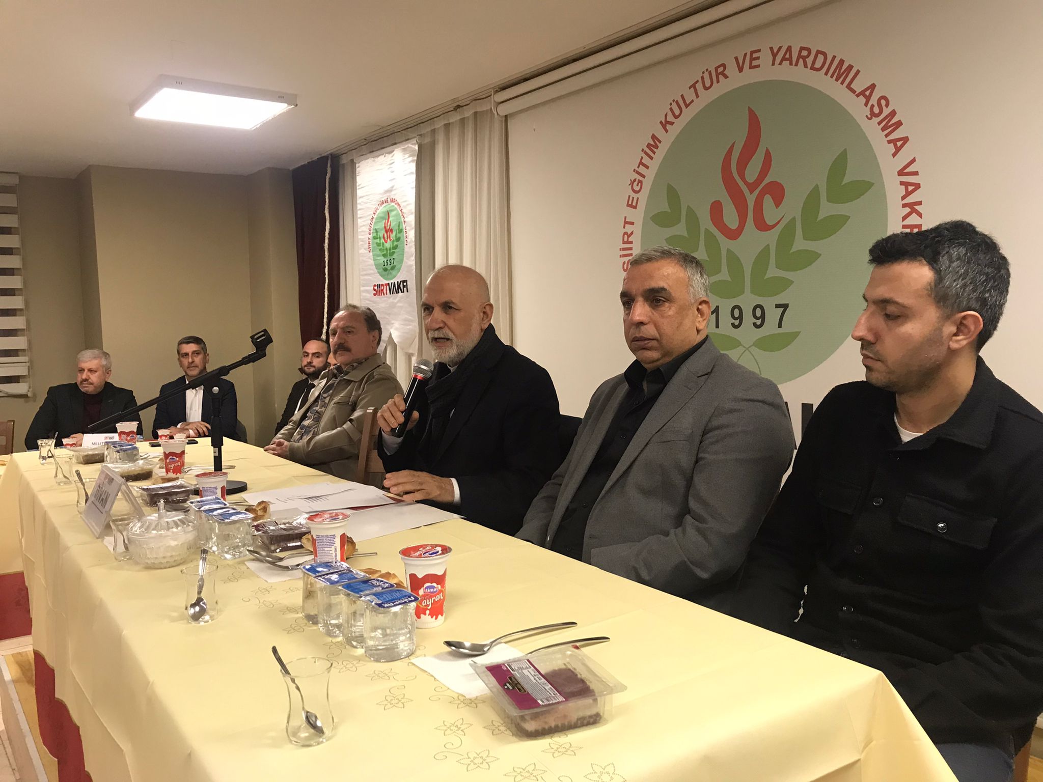 İstanbul’da bulunan Siirt Eğitim Kültür ve Yardımlaşma Vakfı İstanbul’dan milletvekili