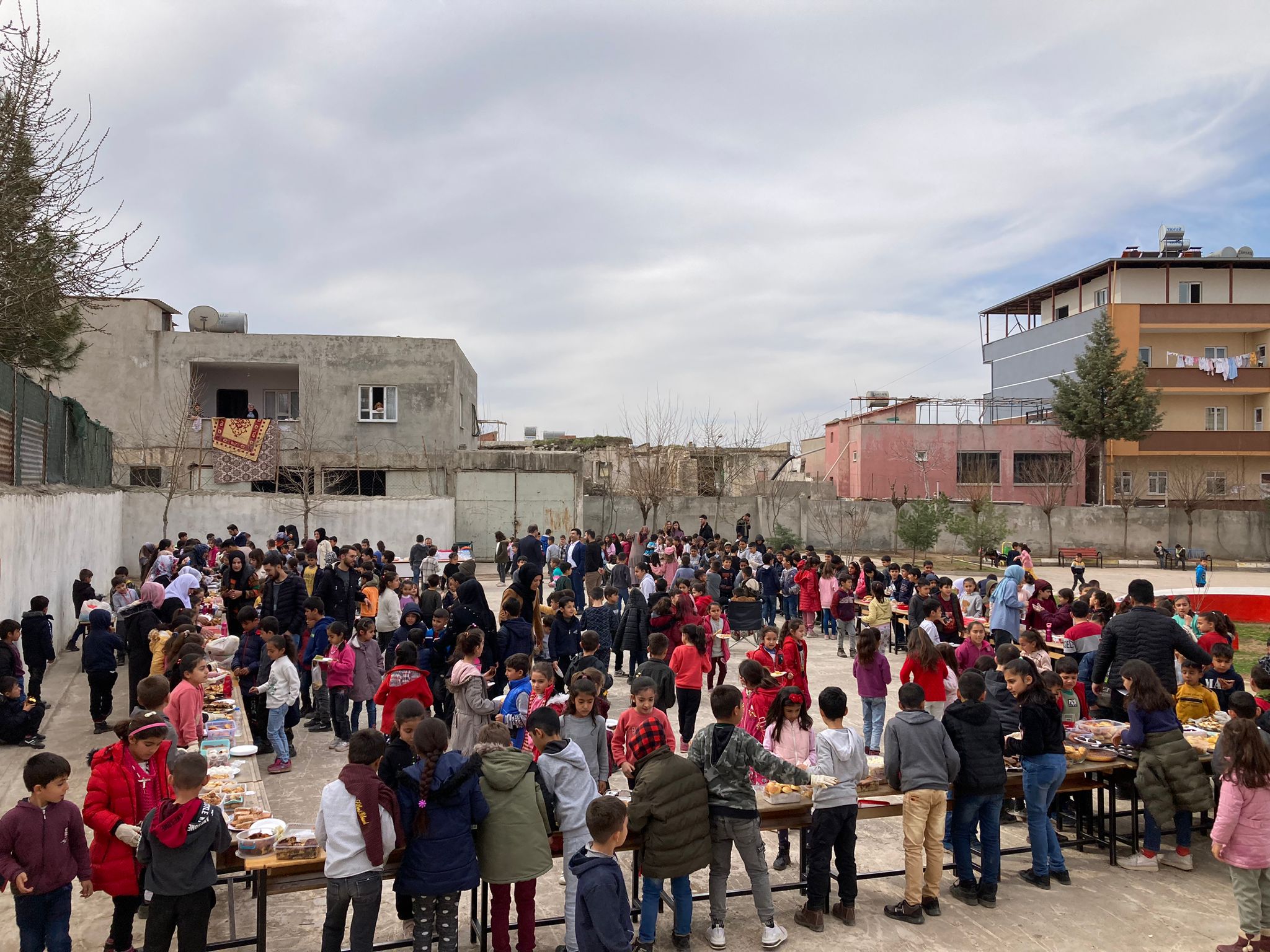 Siirt’te İlkokul Öğrencilerinden Depremzedelere Yardım