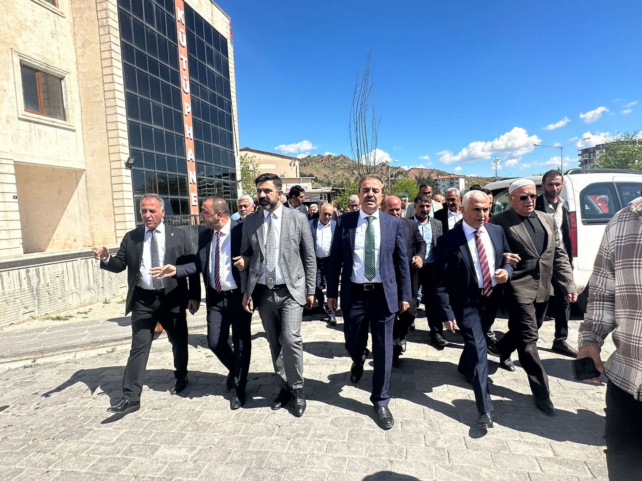 14 Mayıs seçimleri yaklaştıkça siyasi partiler çalışmalarını hızlandırdı. AK Parti