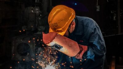 Sanayide çarklar dönüyor Sanayi üretimi aylık bazda arttı.