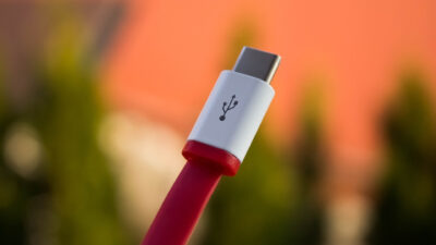 Tek tip şarj için tarih belli oldu Tek tip şarj kablosu konusunda uzun süredir süregelen tartışmalar sona