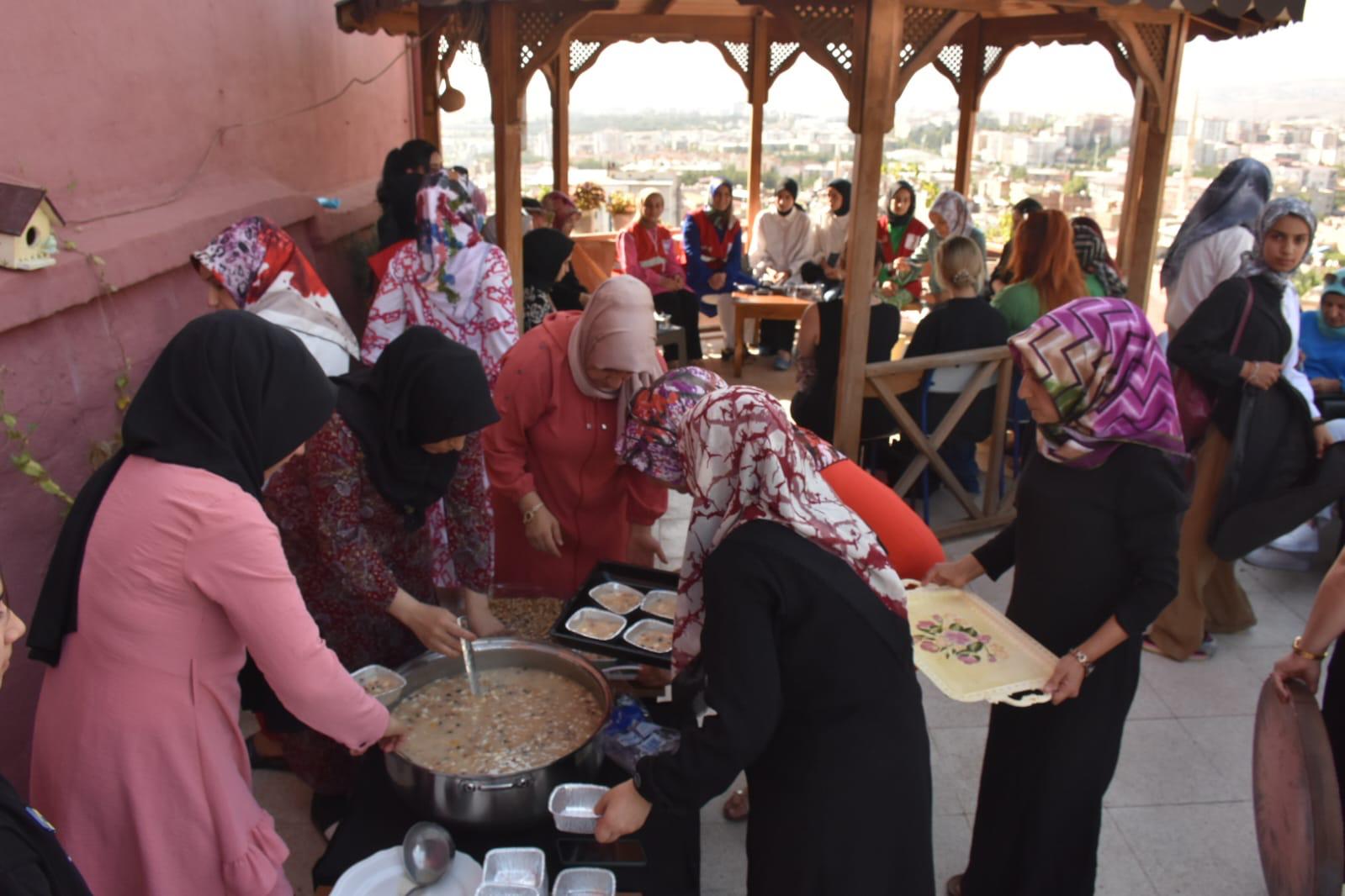 Siirt Aile Destek Merkezi’nde (ADEM), anlamlı bir etkinlik olan aşure