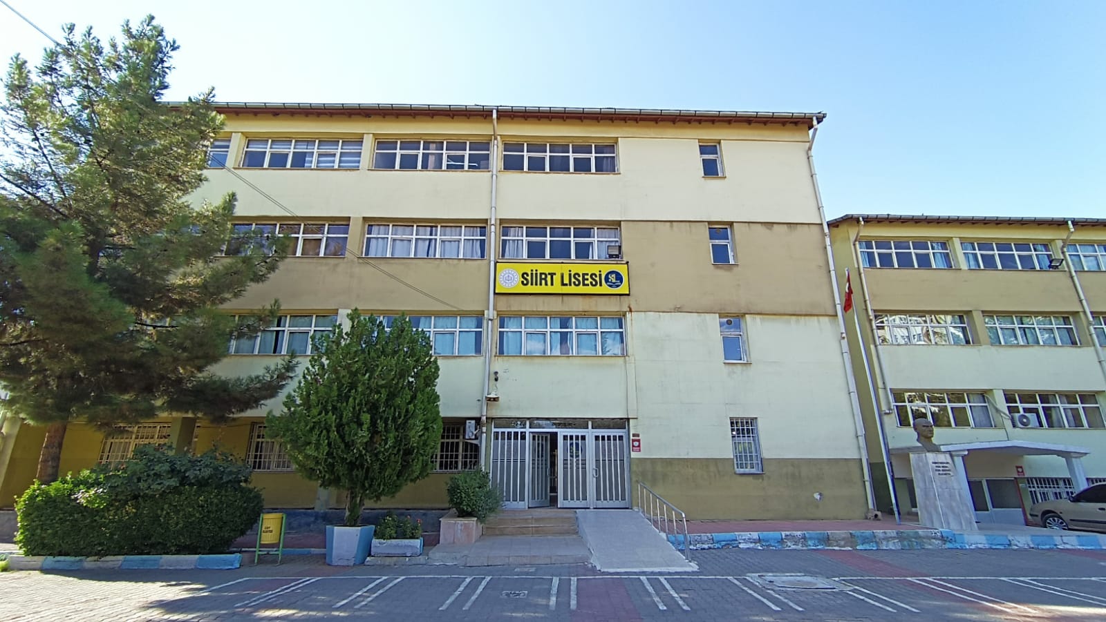 Siirt’in köklü eğitim kurumlarından olan Siirt Lisesi, 1954 yılından bu