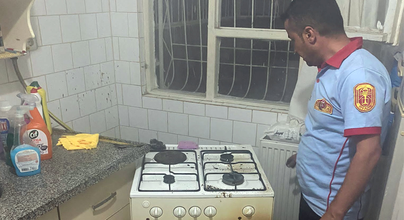 Siirt’te Bir Evin Mutfağında Çıkan Yangın Korkuttu! Siirt’te bir evin mutfağında çıkan yangın büyümeden söndürüldü. Edinilen bilgiye