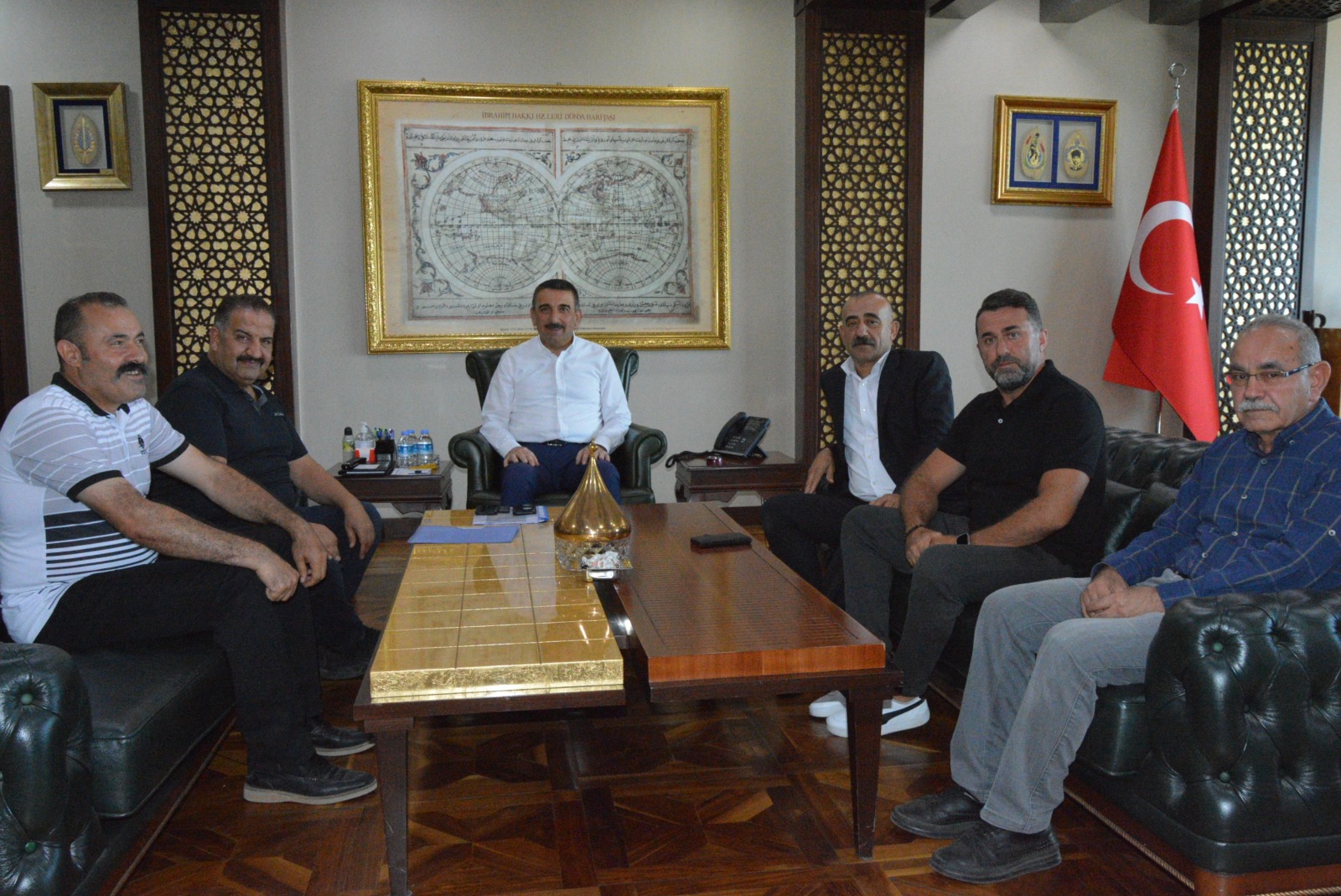 Siirt İl Özel İdaresi Kulübü Başkanı Cangir Bayram ve yönetim