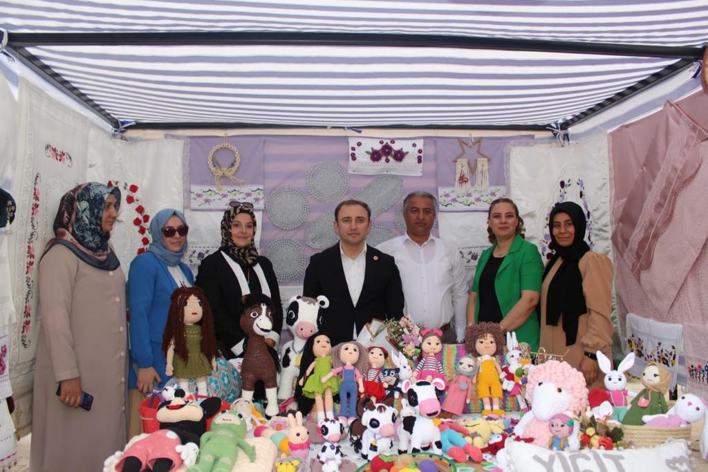 Siirtli Bayanlar Kaliteli Pelüş Oyuncak Üretiminde Öncü Rol Oynuyor Siirtli bayanlar Van ilinden gelen bayanlara pelüş oyuncak yapımı konusunda