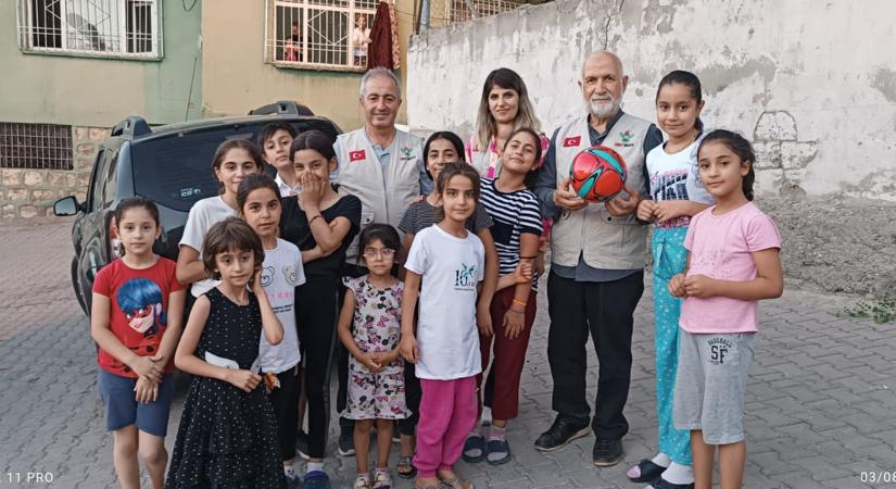 Hayırsever İş İnsanının Katkısıyla Siirt’teki Çocuklara Yaz Sürprizi! Futbol Topları Dağıtıldı
