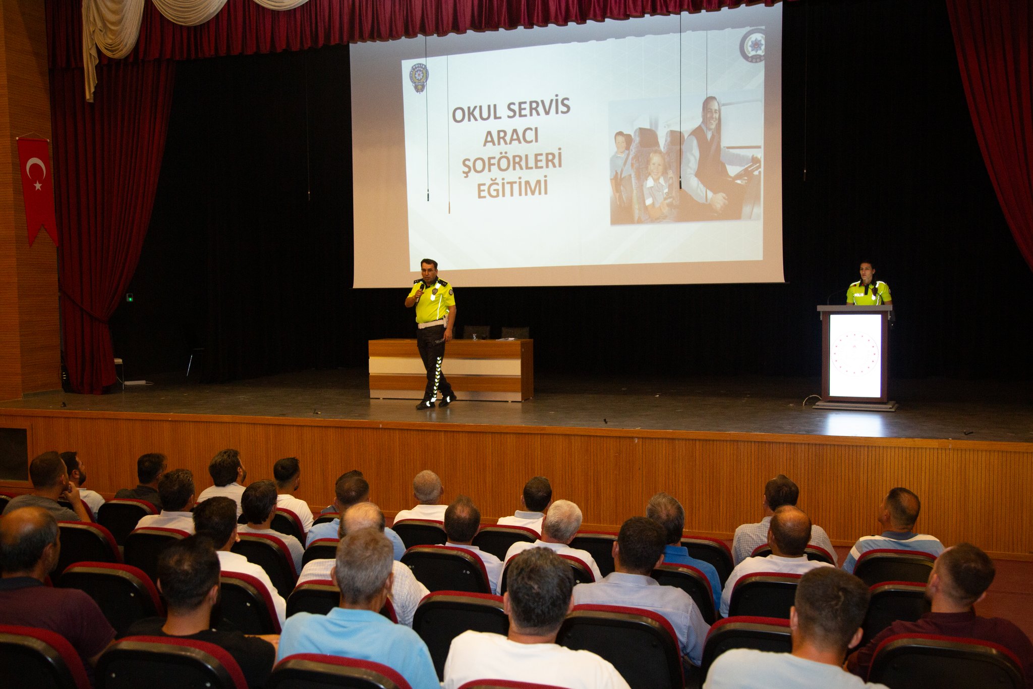 Siirt polisinden servis sürücülerine eğitim