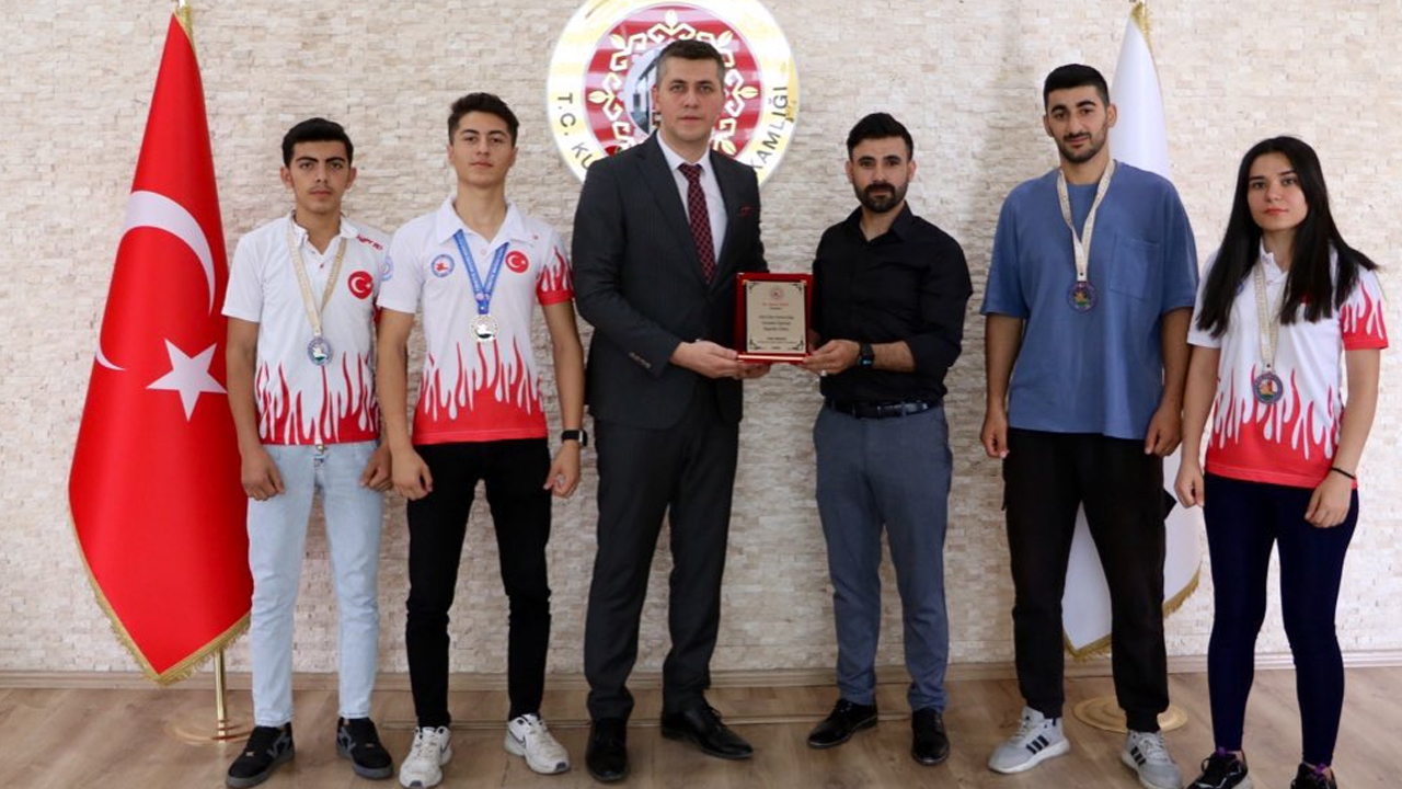 Kurtalan Kaymakamı Balkan Şampiyonasında Başarılı Olan Sporcuları Kabul Etti