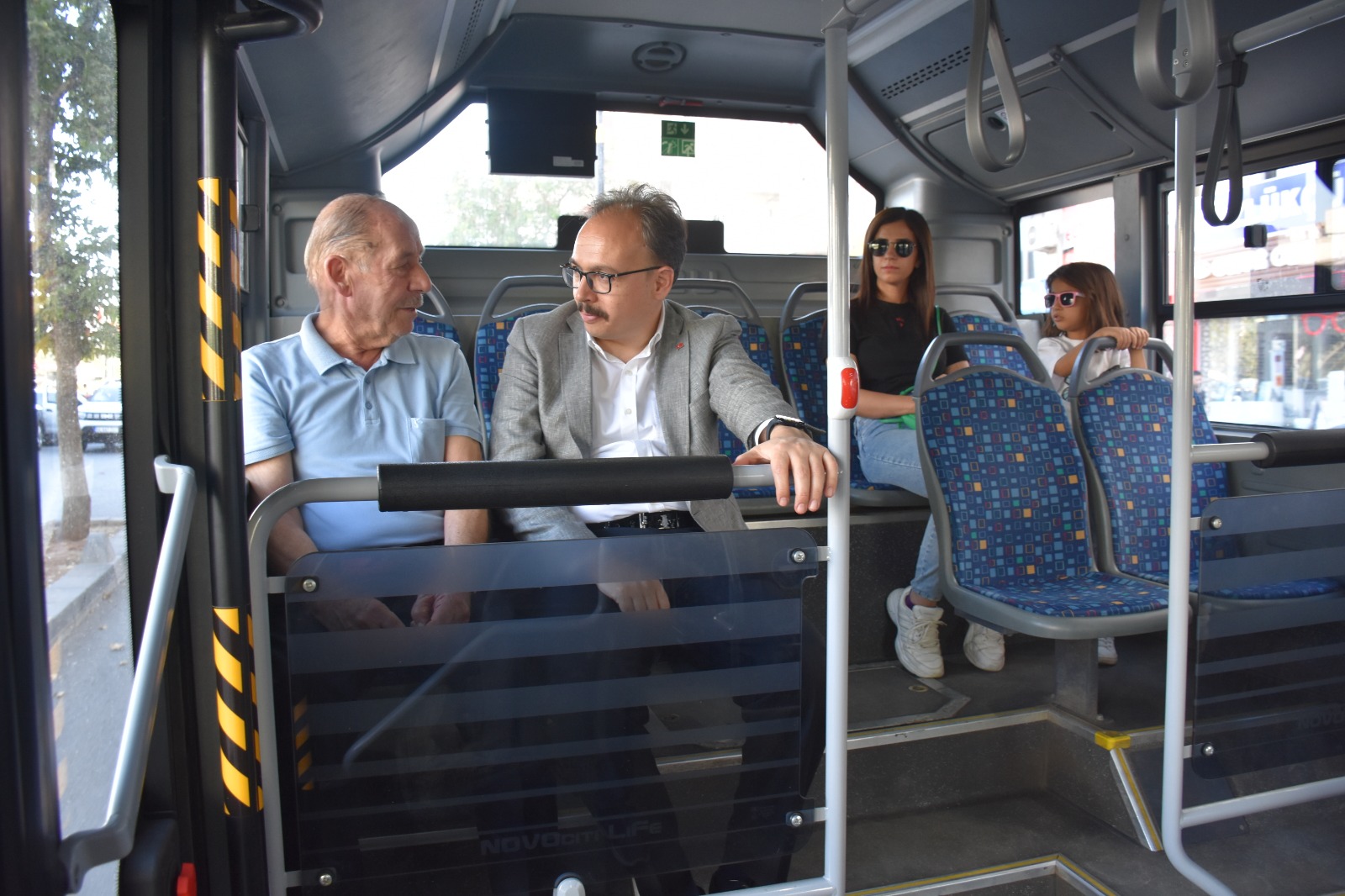 Siirt Valisi Halk Otobüsüne Bindi, Dert Dinledi