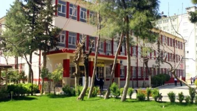 Siirt'te Halk arasında erkek sanat okulu olarak bilinen Anadolu Meslek