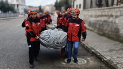 Siirt AFAD tarafından 250 gönüllüye arama kurtarma eğitimi verildi Siirt AFAD il Müdürlüğü tarafından gönüllülere afet eğitimi veriliyor.