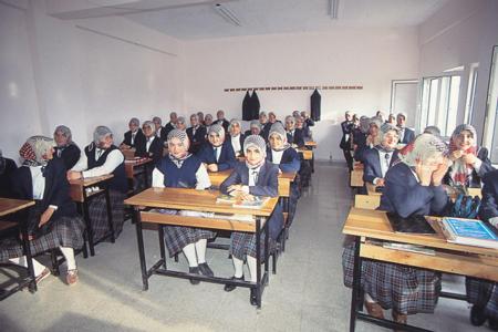Siirt’te kız öğrencilere eğitim