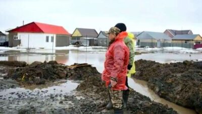 Kazakistan’da Sel Felaketi: Binlerce Ev Sular Altında, Yüz Binlerce İnsan Mağdur Kazakistan'ın kuzeydoğusunu vuran şiddetli sel felaketi, on binlerce evin su