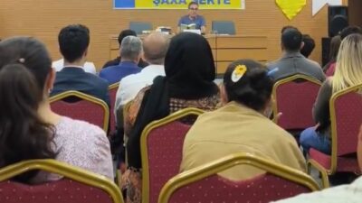 ŞAİR YAZAR TEMO OKURLARI İLE BULUŞTU Yazar ve şair Selim Temo Siirtli okurları ile buluştu.