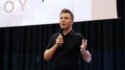 Siirt 9. Kitap Fuarına katılan gazeteci yazar televizyon programcısı Mehmet