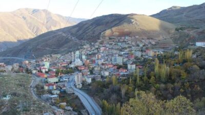 Dün akşam Siirt’in Pervari ilçesinde Özcan ve Bilen aileleri arasında