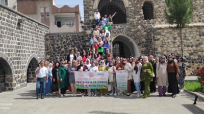 ERUH KAYMAKAMLIĞININ KÜLTÜR GEZİLERİ DEVAM EDİYOR Eruh kaymakamlığının toplumun çeşitli kesimlerine yönelik kültür gezileri devam ediyor.