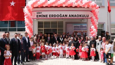 Siirt’te Emine Erdoğan Anaokulunun Açılışı Yapıldı Siirt’te, merkez Bahçelievler Mahallesi’nde 2 dönüm alanda inşa edilen ve