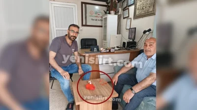 Siirt’te Bir Yıkama Firmasına Bırakılan Halıdan Çıkan Ziynet Eşyaları Sahibine Teslim Edildi Siirt il merkezinde faaliyet gösteren Uzman Halı Yıkama'nın sahibi Servet