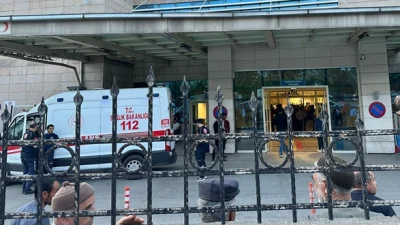 Siirt’te Kazazadeyi Tedaviye Götüren Araç Kaza Yaptı Siirt’te trafik kazası geçiren kişiyi hastaneye götüren araç kaza yaptı.