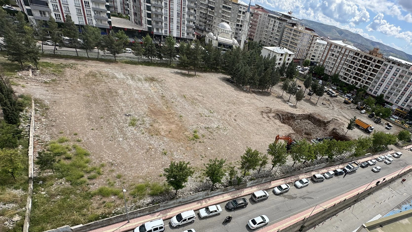 Siirt Esnafını Heyecanlandıran Gelişme! İl Merkezinde 2 Bin Kişilik Yurt İnşaatı Başladı