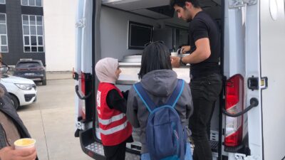 GAZZE OBASINDA NÖBETİ DEVAM EDİYOR! KIZILAY ÇORBA İKRAMI YAPTI İsrail’in Gazze’de Filistinli Müslümanlara uyguladığı zulme dikkat çekmek için Siirt